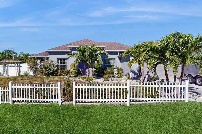 Charming 4-Bedroom Home with Spacious Yard and Modern Amenities - photo 2
