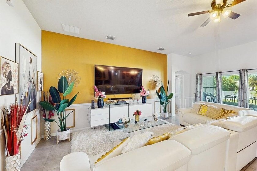 Charming 4-Bedroom Home with Spacious Yard and Modern Amenities - photo 5