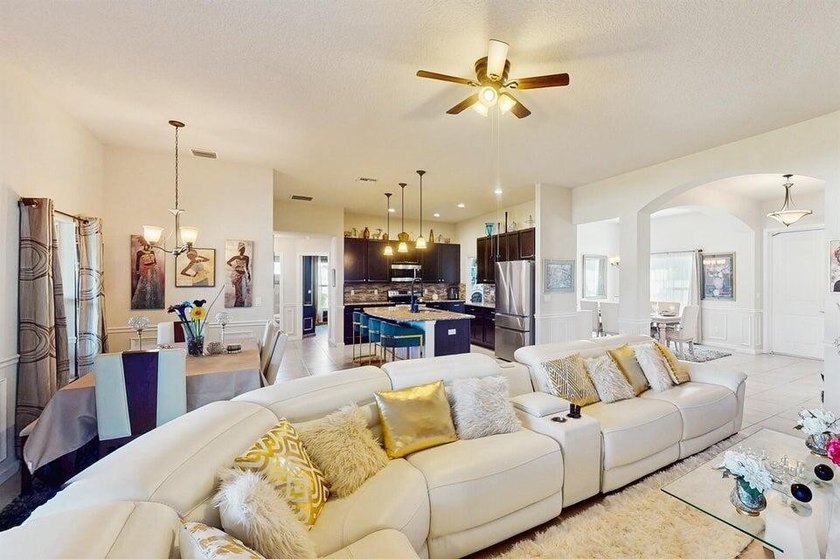 Charming 4-Bedroom Home with Spacious Yard and Modern Amenities - photo 7