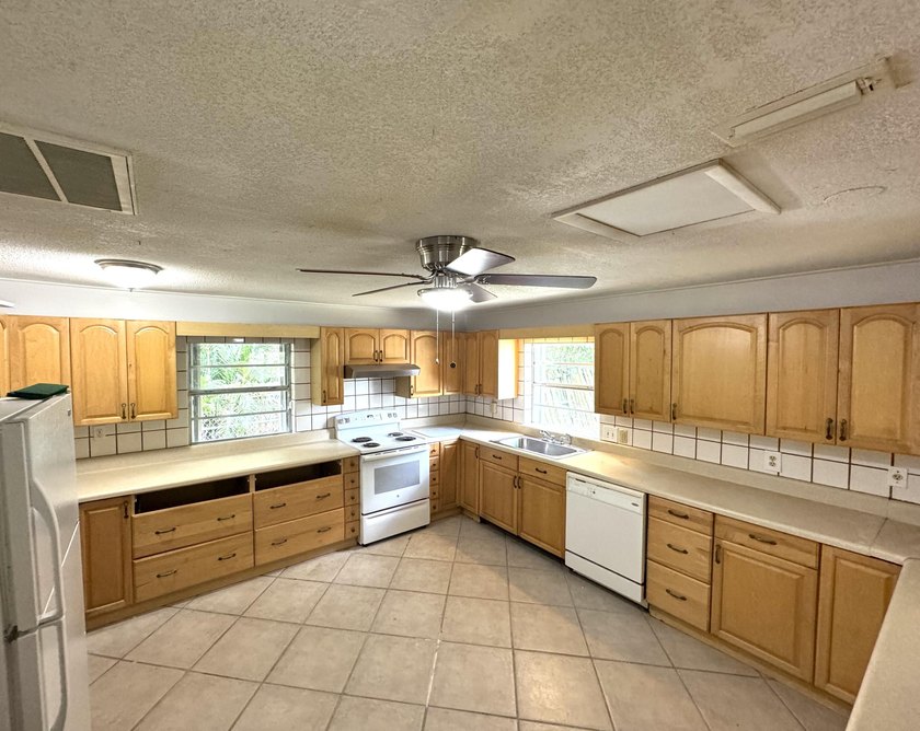 1901 S 34th St - photo 4