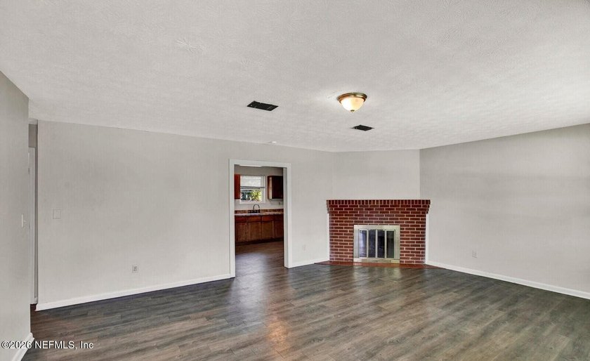 Great opportunity! Get ready to call this newly updated 4 - photo 4