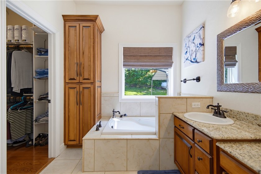 Quality craftsmanship meets peaceful country living on 10 - photo 18