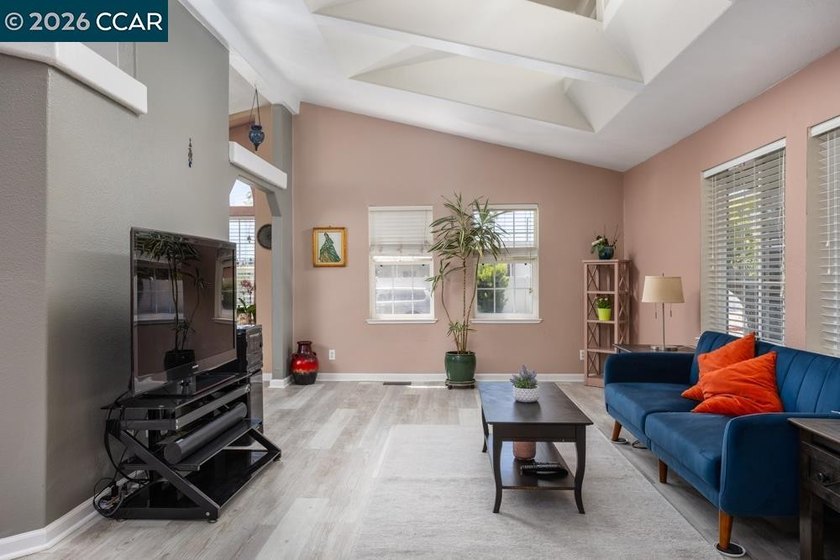Welcome to this beautifully updated 1,542 sq. ft. manufactured - photo 3
