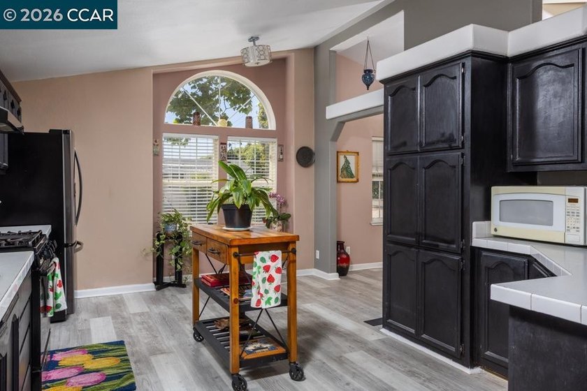 Welcome to this beautifully updated 1,542 sq. ft. manufactured - photo 8