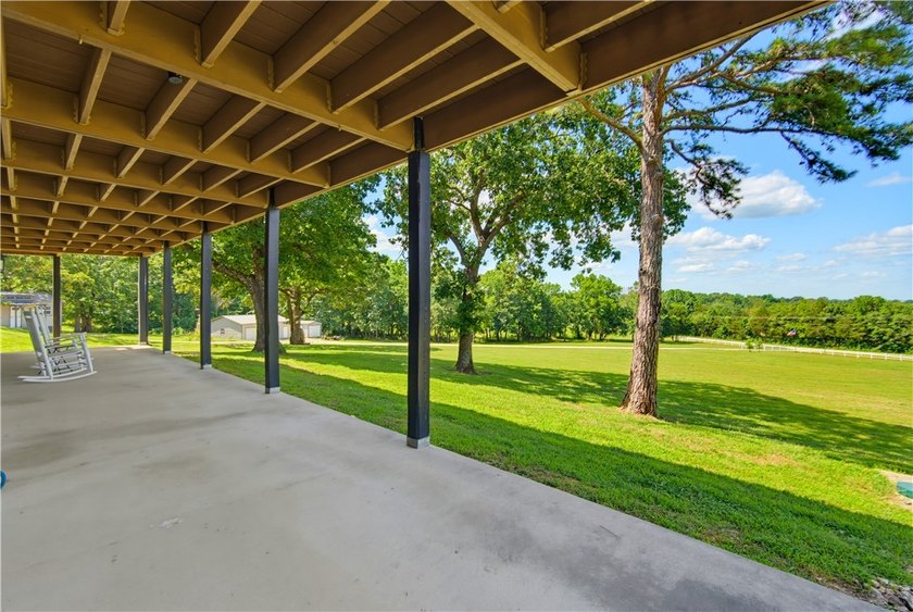 Quality craftsmanship meets peaceful country living on 10 - photo 32