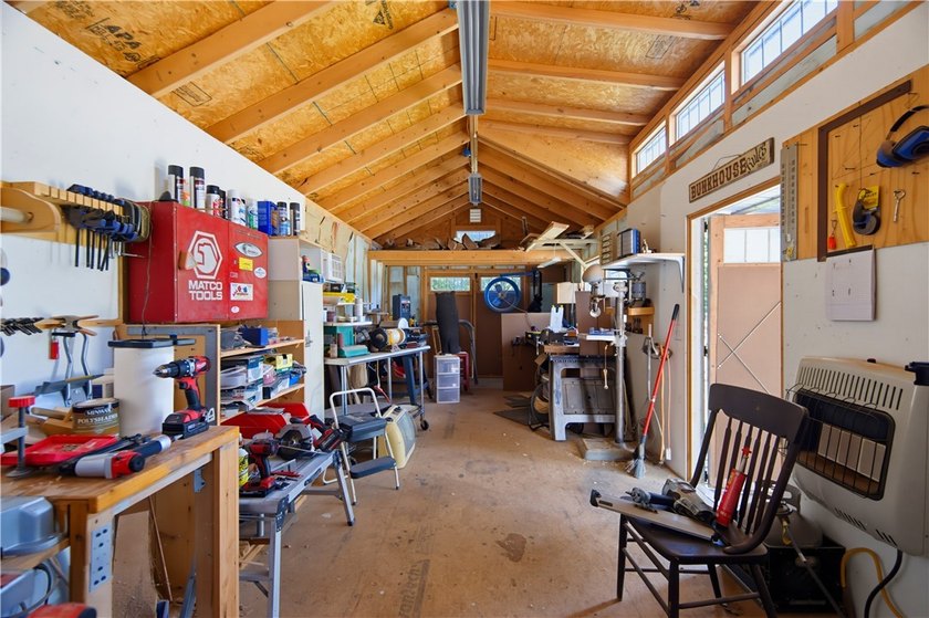 Quality craftsmanship meets peaceful country living on 10 - photo 40
