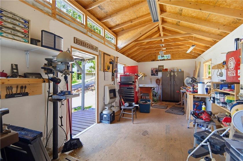 Quality craftsmanship meets peaceful country living on 10 - photo 41