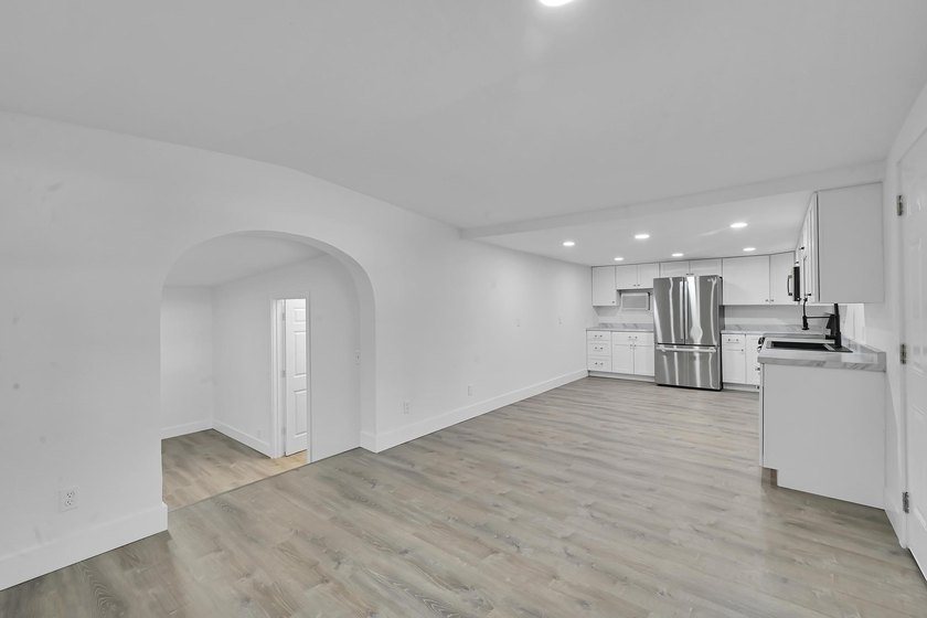 Great opportunity in the community of Green Acres, minutes from - photo 17