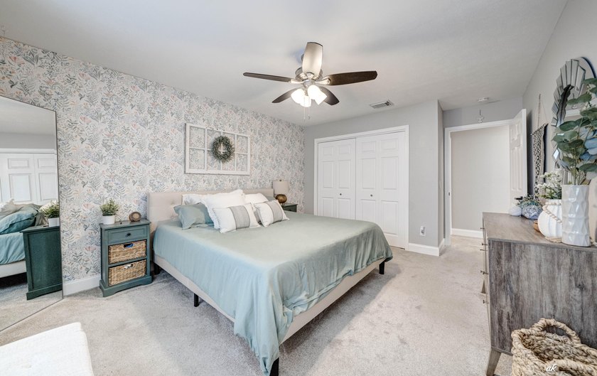 Welcome to 545 Palermo! This charming 3-bedroom, 2.5-bath - photo 18