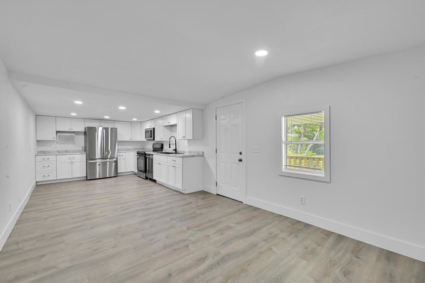 Great opportunity in the community of Green Acres, minutes from - photo 18