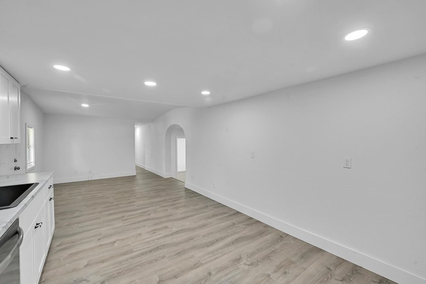 Great opportunity in the community of Green Acres, minutes from - photo 19