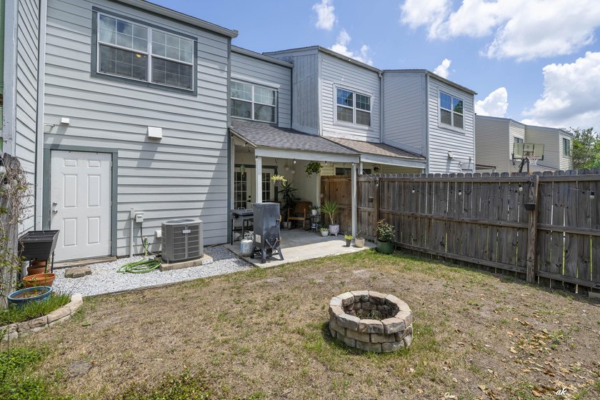 Welcome to 545 Palermo! This charming 3-bedroom, 2.5-bath - photo 25
