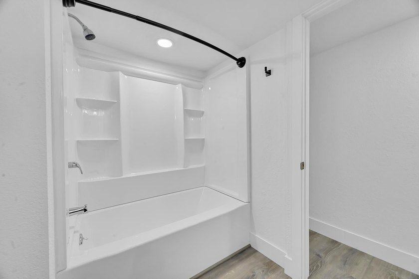 Great opportunity in the community of Green Acres, minutes from - photo 26