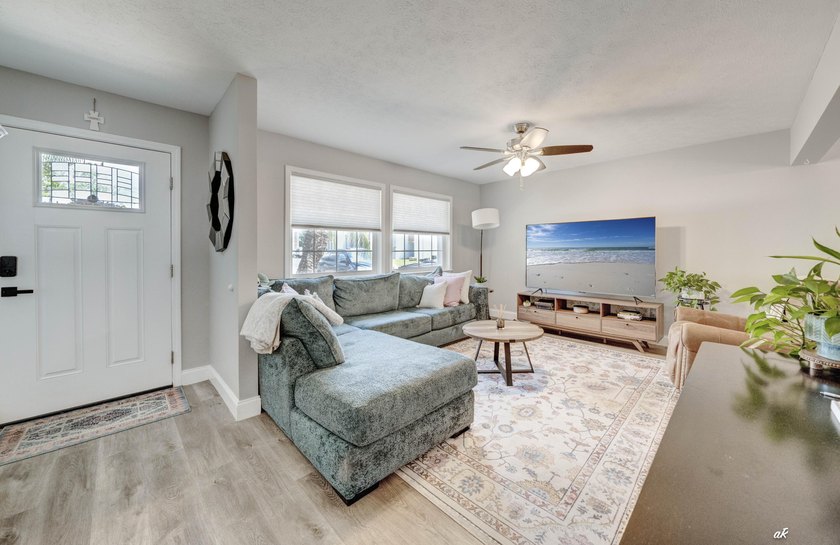 Welcome to 545 Palermo! This charming 3-bedroom, 2.5-bath - photo 28