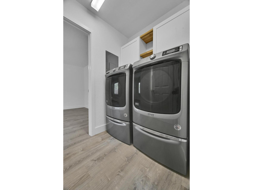 Great opportunity in the community of Green Acres, minutes from - photo 31