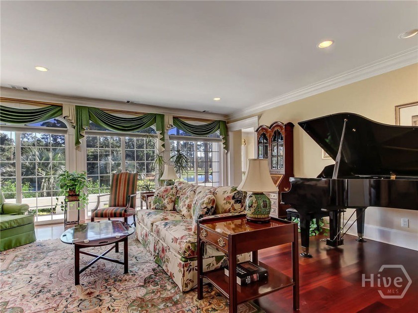 Elegant Lagoon-Front Home in Oakridge |4BR | 3.5BA | 4,722 Sq - photo 4
