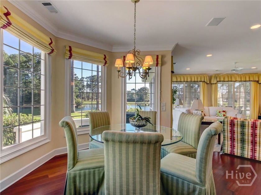 Elegant Lagoon-Front Home in Oakridge |4BR | 3.5BA | 4,722 Sq - photo 8