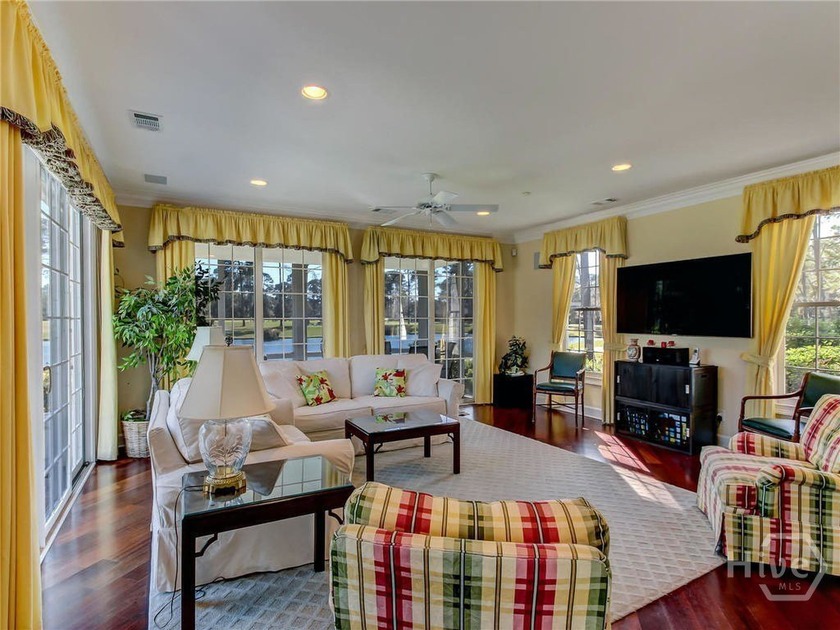 Elegant Lagoon-Front Home in Oakridge |4BR | 3.5BA | 4,722 Sq - photo 9