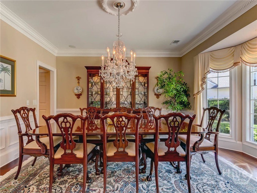 Elegant Lagoon-Front Home in Oakridge |4BR | 3.5BA | 4,722 Sq - photo 10