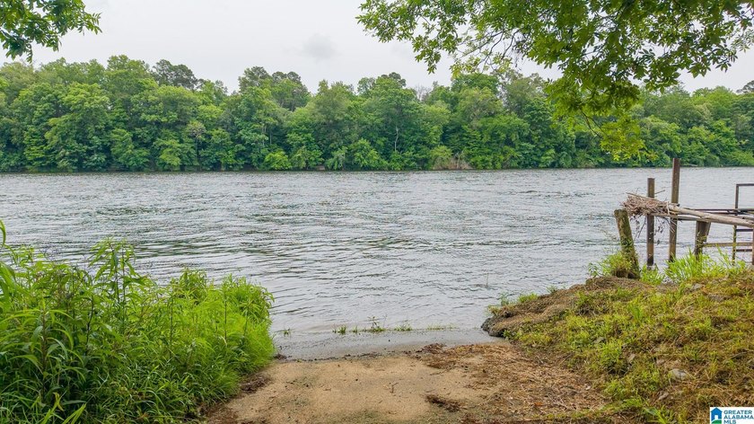 Escape to the perfect blend of rustic charm, waterfront beauty - photo 18