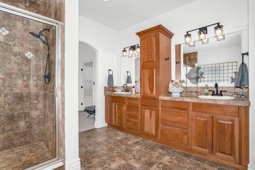 Impressive 4-bed, 3-bath, 2-car, walk-out ranch offering - photo 22