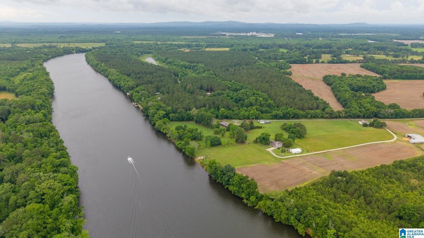 Escape to the perfect blend of rustic charm, waterfront beauty - photo 26