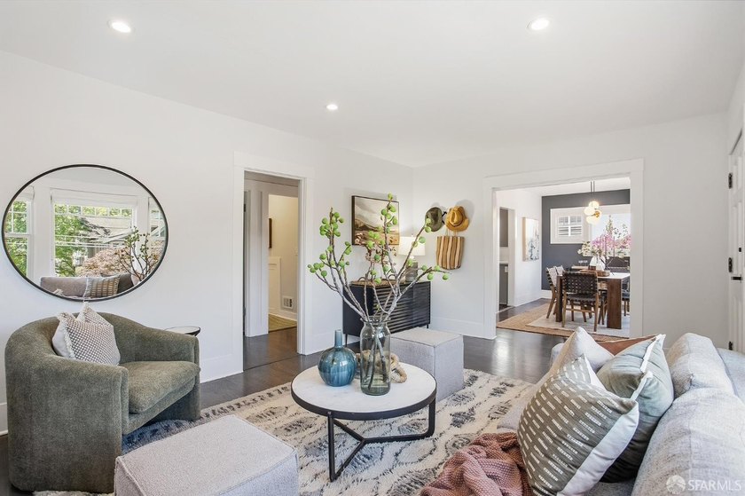 Stunning Rockridge Craftsman | Timeless Charm Beautifully - photo 8