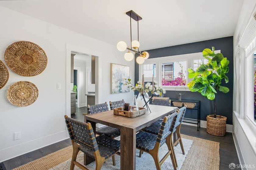 Stunning Rockridge Craftsman | Timeless Charm Beautifully - photo 9