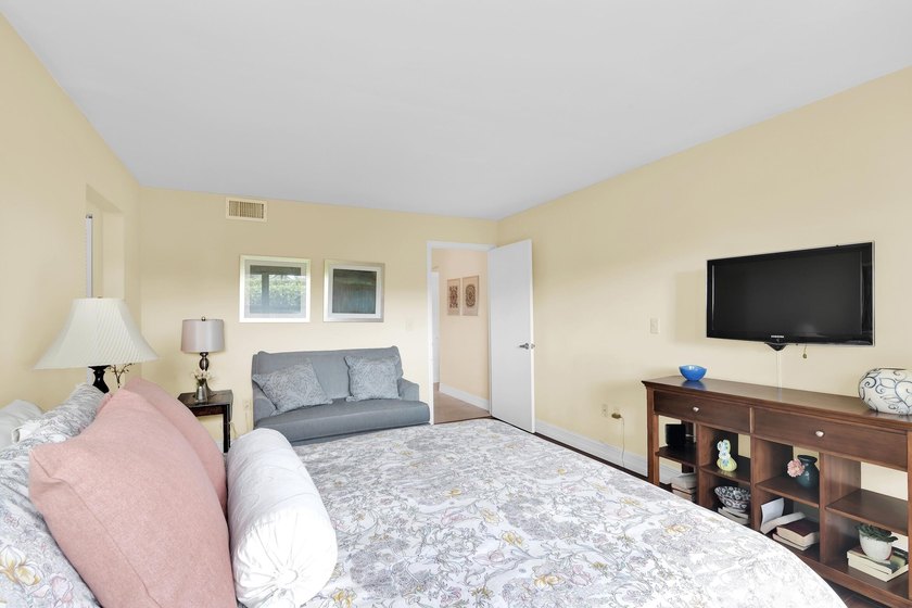 Rarely available. Expanded remodeled ground floor garden - photo 14