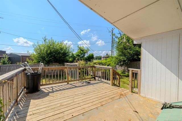 Farmhouse Chic in the Heart of Mannford! This charming 3-bedroom - photo 22