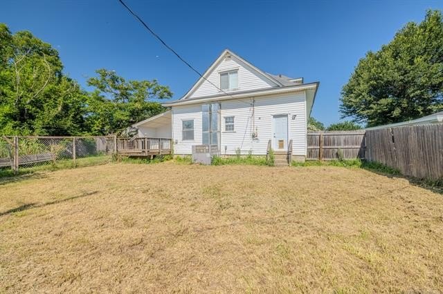 Farmhouse Chic in the Heart of Mannford! This charming 3-bedroom - photo 25