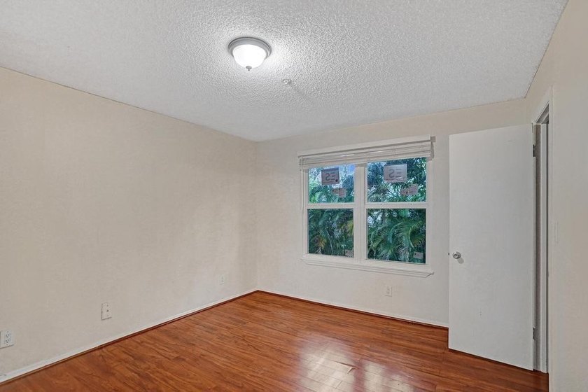 Spacious two bedroom two full bath condo in Boynton Landings - photo 25