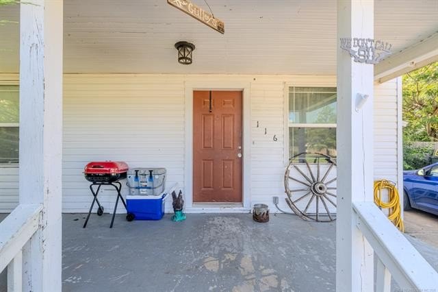 Farmhouse Chic in the Heart of Mannford! This charming 3-bedroom - photo 27