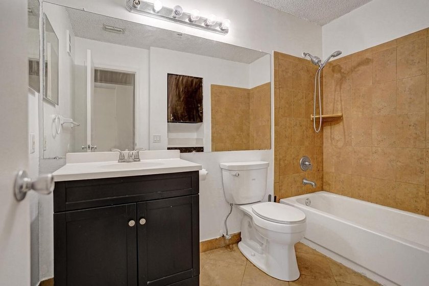Spacious two bedroom two full bath condo in Boynton Landings - photo 34