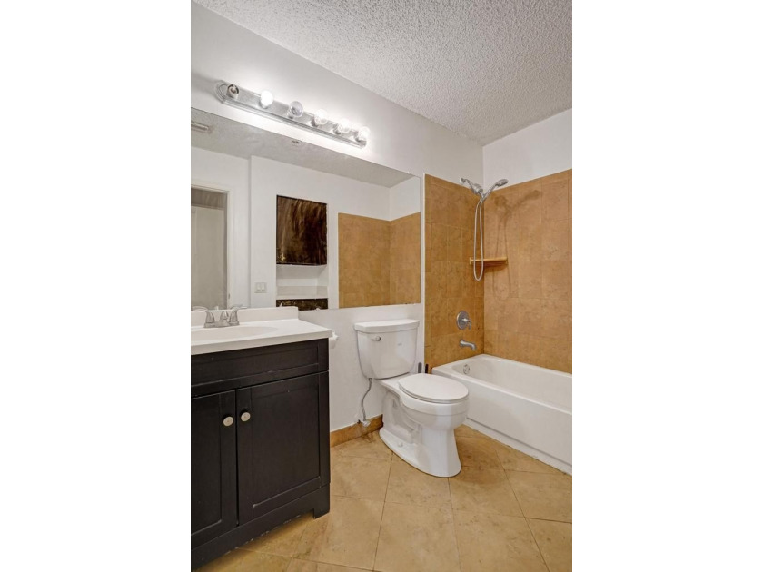 Spacious two bedroom two full bath condo in Boynton Landings - photo 35