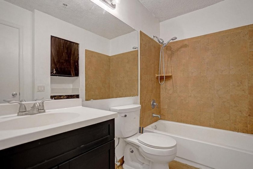 Spacious two bedroom two full bath condo in Boynton Landings - photo 36