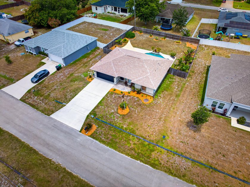 BACK ON MARKET DUE TO PREVIOUS BUYER UNABLE TO OBTAIN FINANCING - photo 4