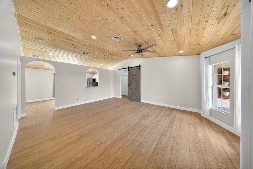 BACK ON MARKET DUE TO PREVIOUS BUYER UNABLE TO OBTAIN FINANCING - photo 9