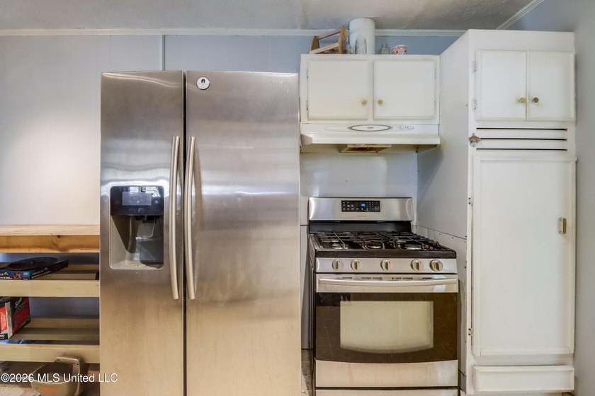 This charming Biloxi property is the perfect blend of comfort - photo 6