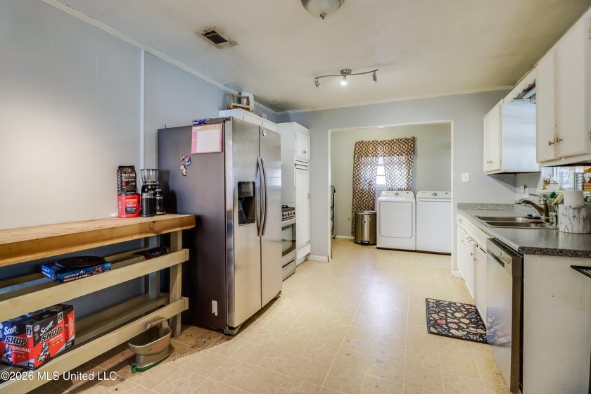 This charming Biloxi property is the perfect blend of comfort - photo 7