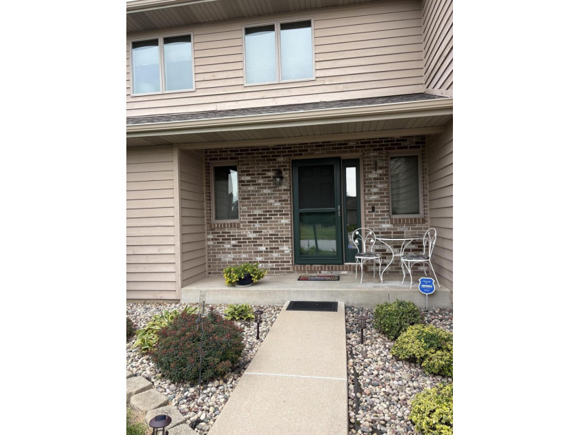 Welcome home to this beautifully maintained home on a desirable - photo 3