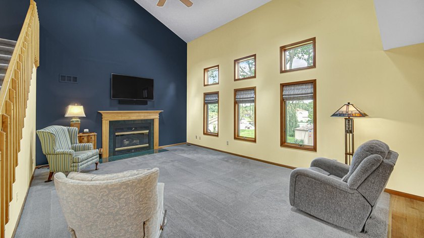 Welcome home to this beautifully maintained home on a desirable - photo 5