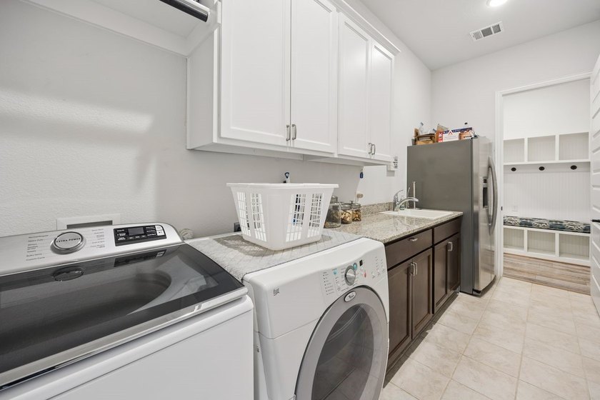 Welcome to 2700 Castlebridge in desired Waterford Point - The - photo 7