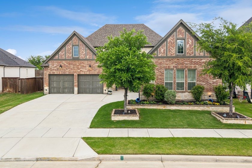 Welcome to 2700 Castlebridge in desired Waterford Point - The - photo 10
