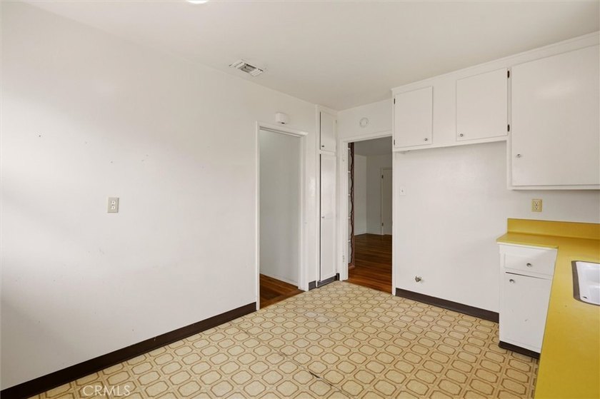 A rare opportunity to create your dream home. This thoughtfully - photo 14