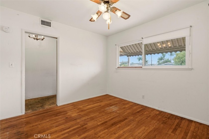 A rare opportunity to create your dream home. This thoughtfully - photo 17