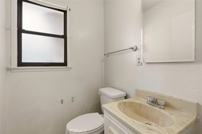 A rare opportunity to create your dream home. This thoughtfully - photo 25