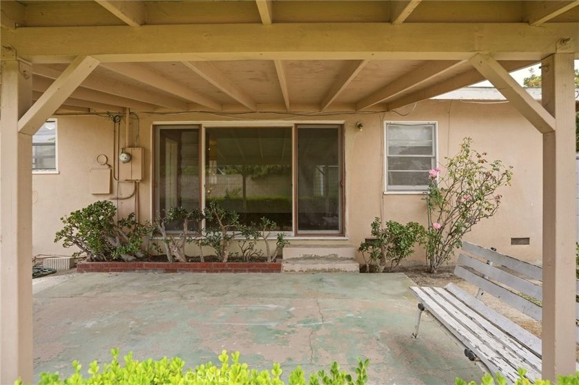 A rare opportunity to create your dream home. This thoughtfully - photo 34