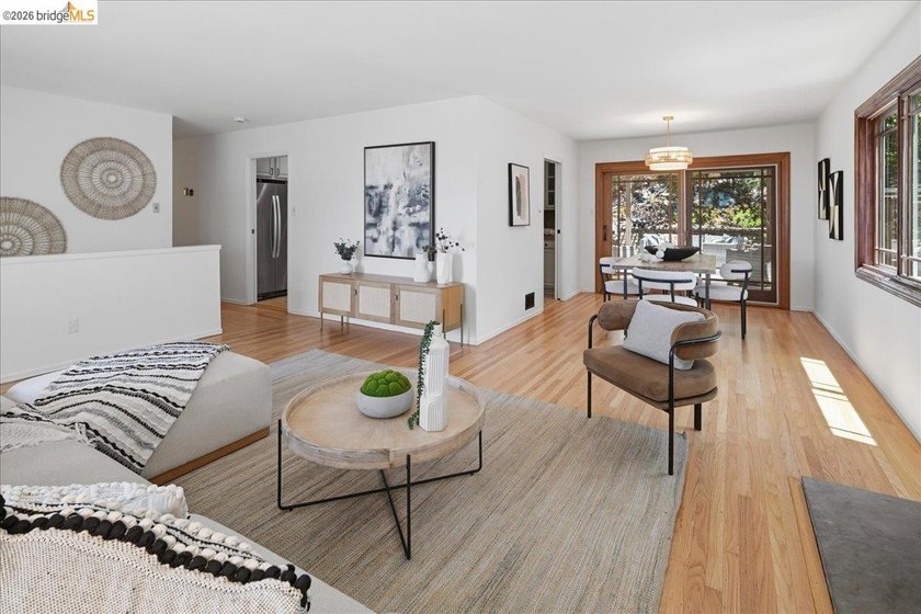 Perched peacefully above it all, this Mid-Century modern home - photo 8