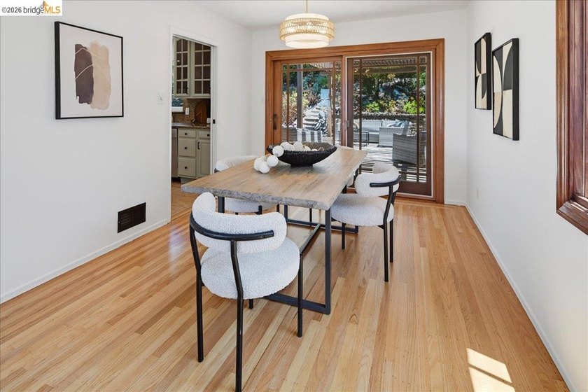 Perched peacefully above it all, this Mid-Century modern home - photo 9